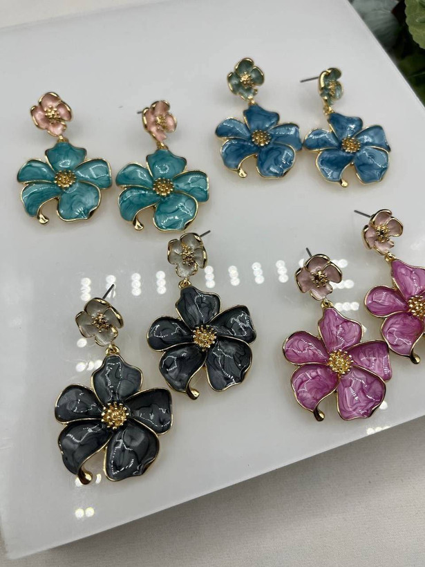 گوشواره میناکاری گل برجسته آبی